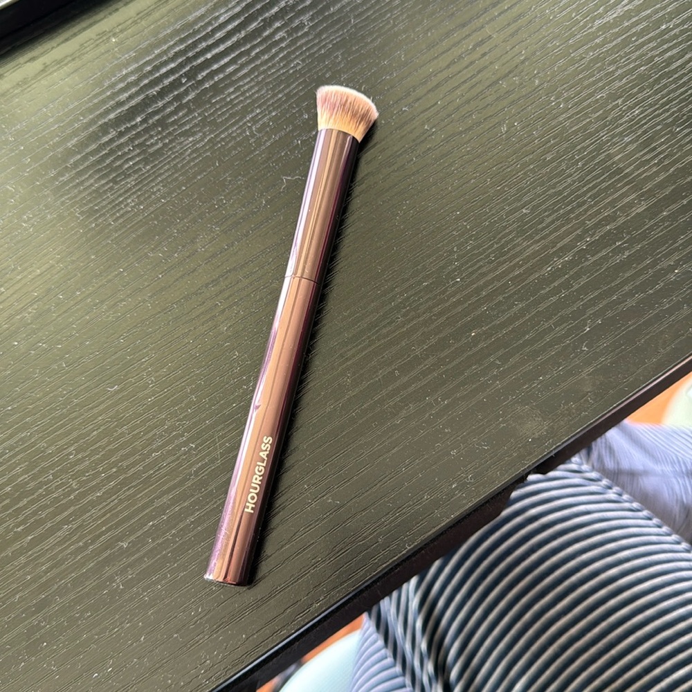 Hourglass concealer brush